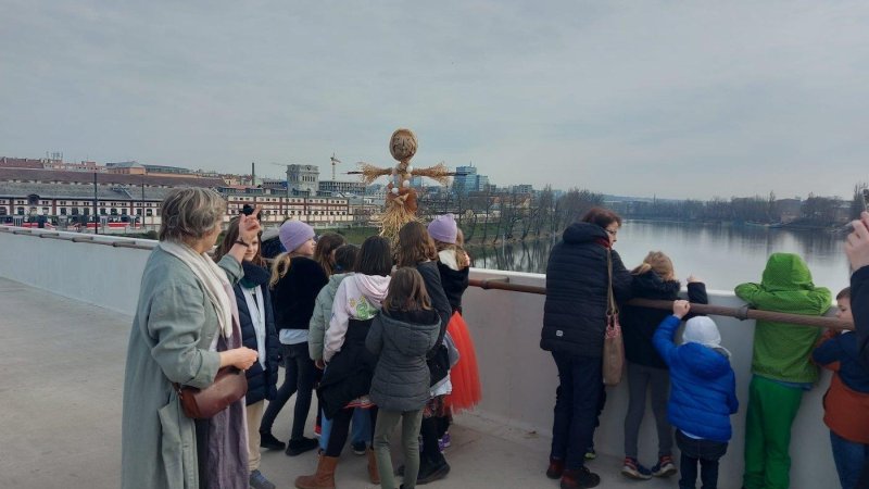 Děti vynesly Moranu a přivítaly jaro