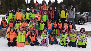 Objevitelé a Průzkumníci se ohlížejí za lyžákem