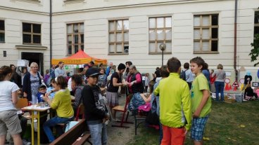 Do školy i v sobotu: Zahradní slavnost zpříjemnila poslední letní odpoledne